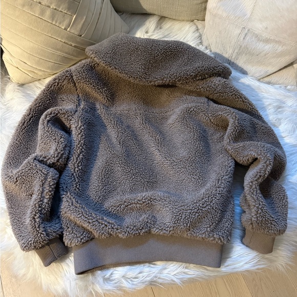 ALO Yoga Sherpa Downtown Jacket in Light Cocoa XXS - Picture 2 of 5